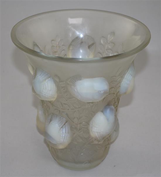 A René Lalique Saint-Francois pattern opalescent glass vase, 17.5cm